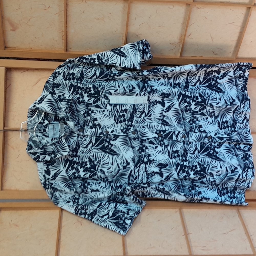 Goodfellow and Co. Hawaiian button down shirt size L